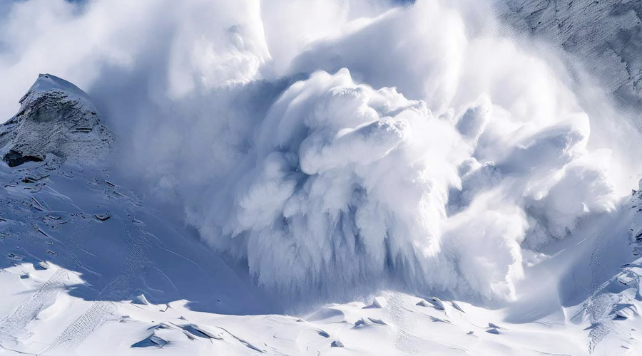 নেপালে তুষারঝড়-ধসে ৯ পর্বতারোহী নিহত