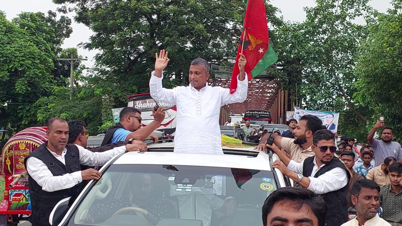 বিএনপির প্রার্থী সরওয়ার আলমগীরকে বরণ করলেন ফটিকছড়িবাসী