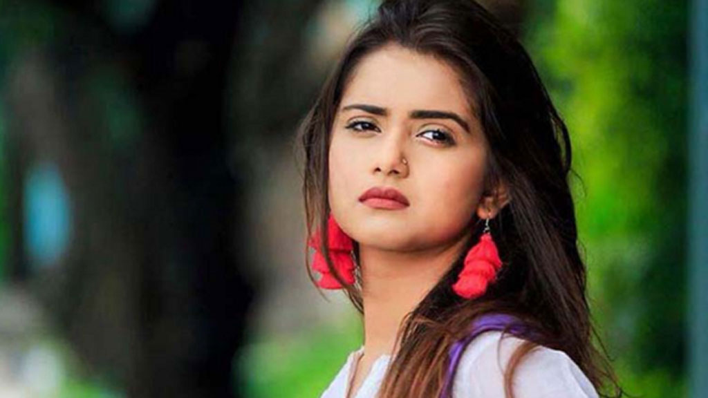 শাড়িকাণ্ডের ঘটনায় তানজিন তিশার নামে মামলা, তদন্তে ডিবি পুলিশ