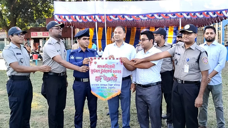 ঠাকুরগাঁওয়ে মাদকবিরোধী ফুটবল টুর্নামেন্টের উদ্বোধন