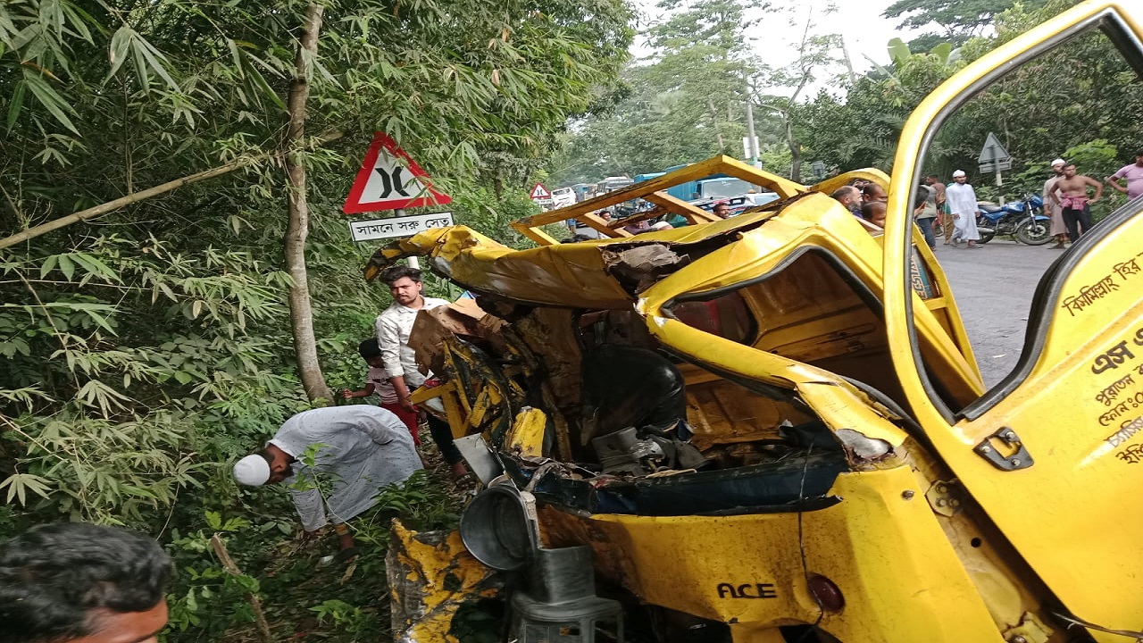 মাদারীপুরের রাজৈরে বাস-পিকআপ সংঘর্ষে আহত ২০